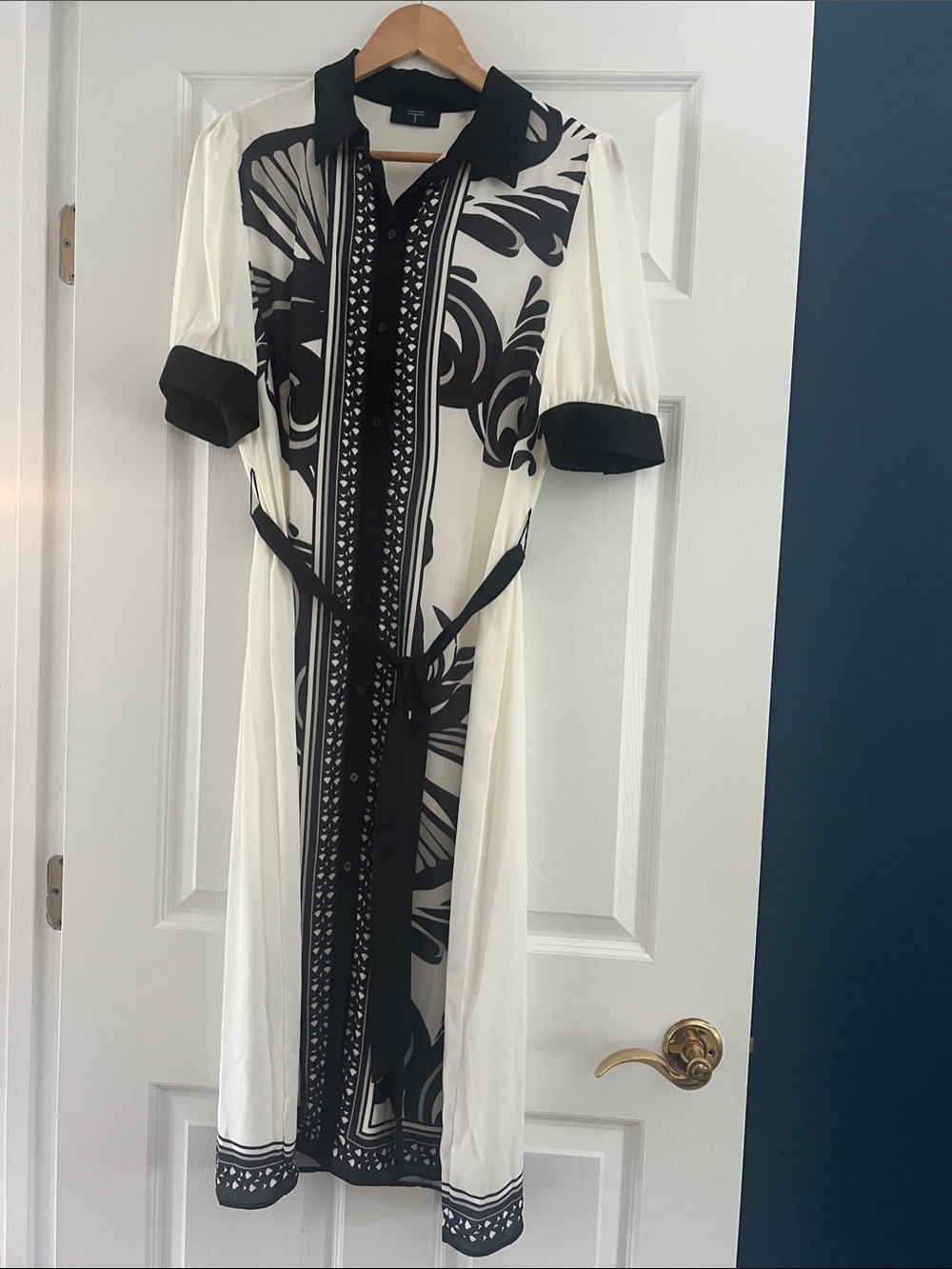 Elegant NWOT Tahari Black and White Elbow sleeve shirt dress with tie
